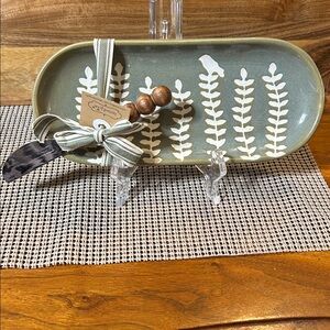 Mudpie Painted Leaf Everything Dish in Green with Wood Handle 6” Serving Knife